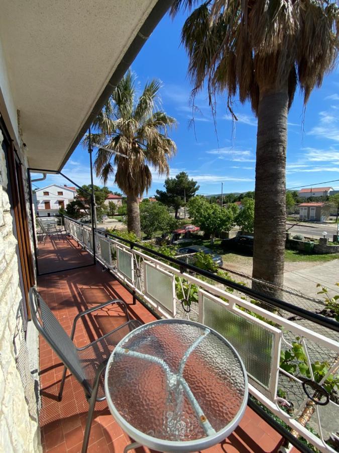 Apartmani 4 Palme Starigrad Paklenica Exteriér fotografie