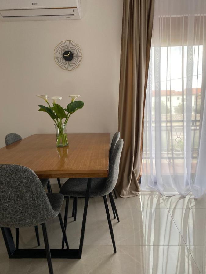 Apartmani 4 Palme Starigrad Paklenica Exteriér fotografie