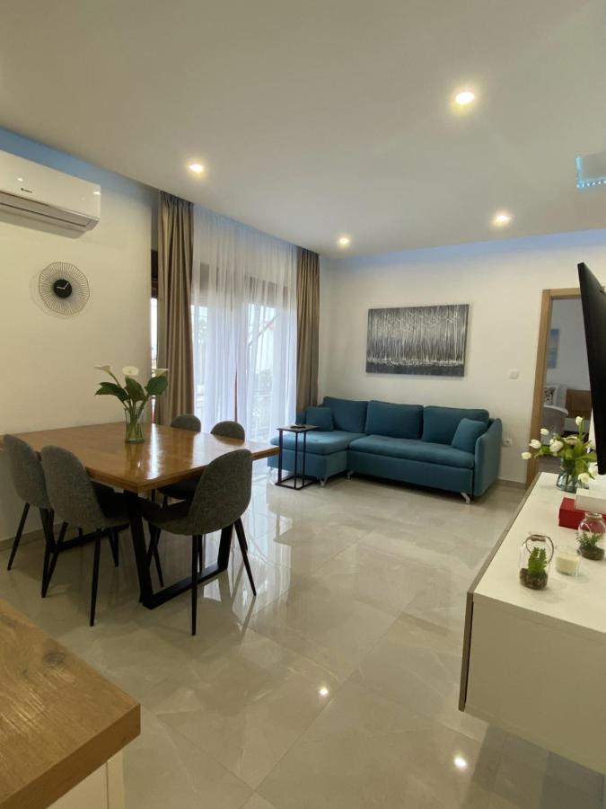 Apartmani 4 Palme Starigrad Paklenica Exteriér fotografie