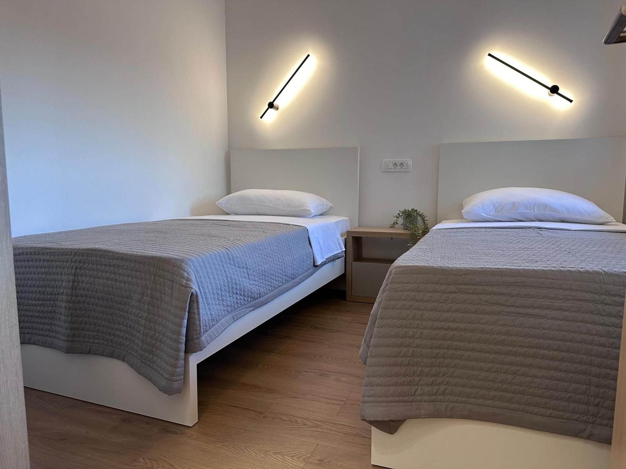 Apartmani 4 Palme Starigrad Paklenica Exteriér fotografie