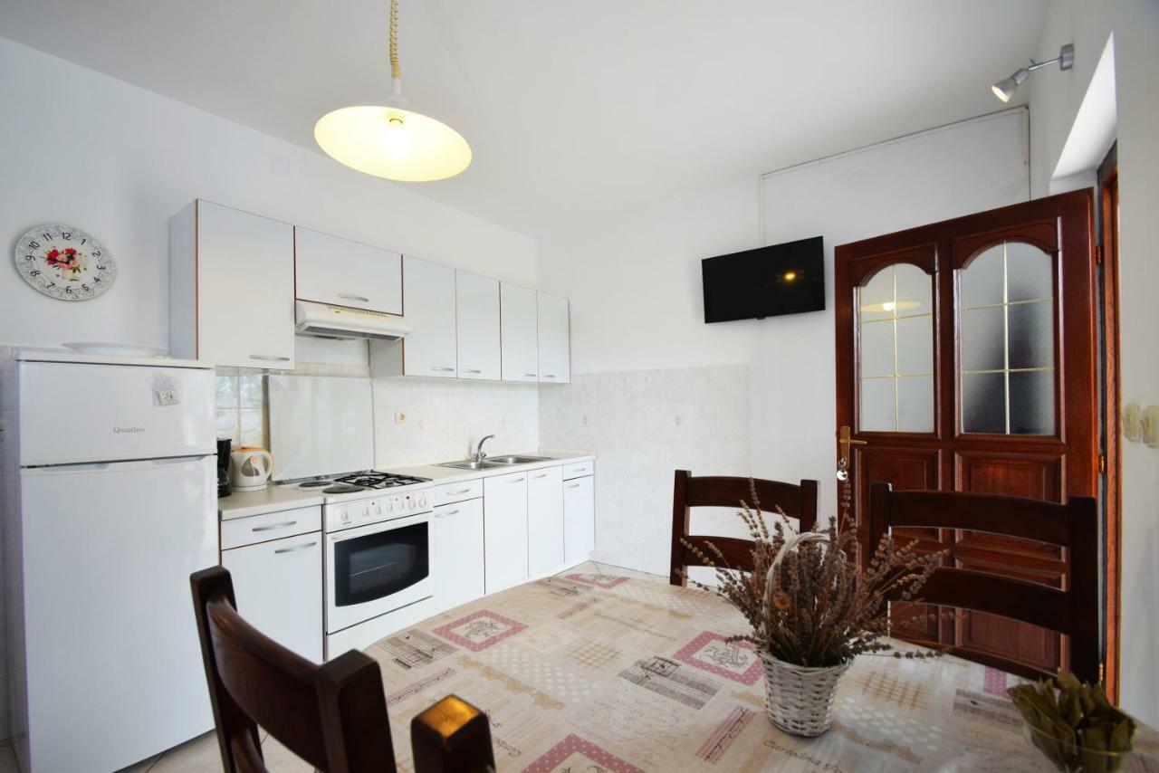 Apartmani 4 Palme Starigrad Paklenica Exteriér fotografie