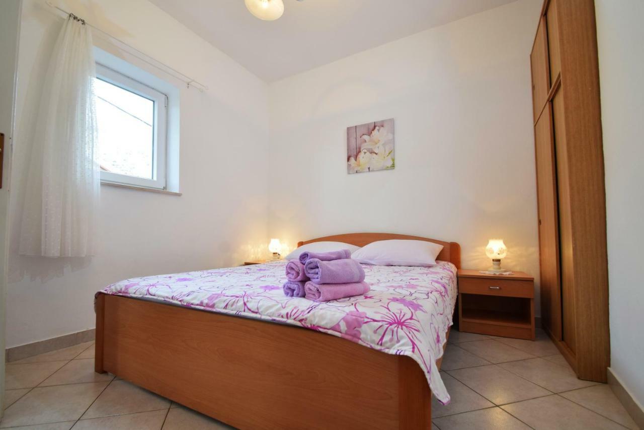 Apartmani 4 Palme Starigrad Paklenica Exteriér fotografie