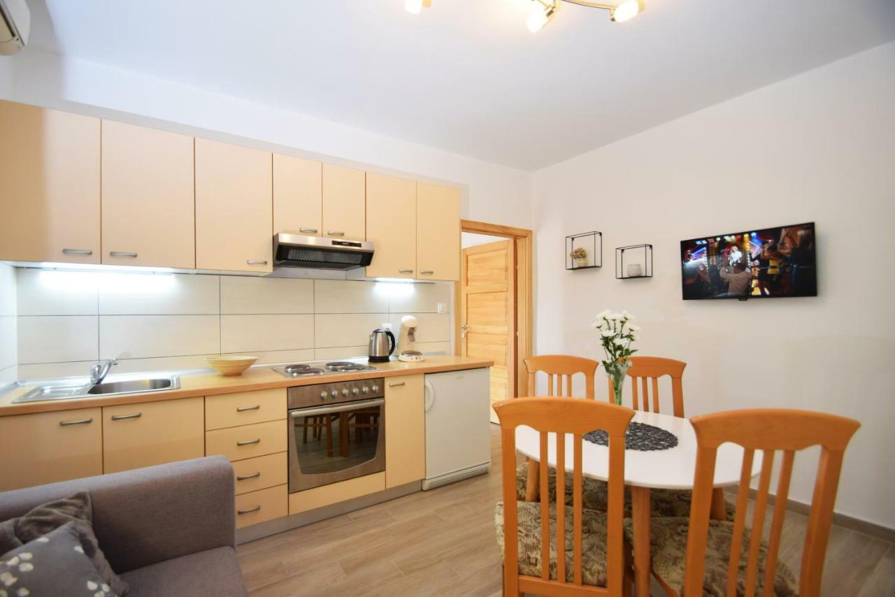 Apartmani 4 Palme Starigrad Paklenica Exteriér fotografie