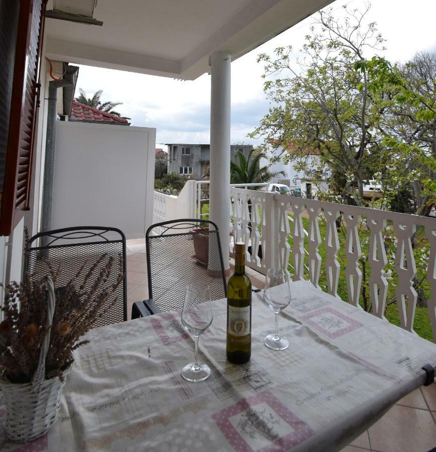 Apartmani 4 Palme Starigrad Paklenica Exteriér fotografie