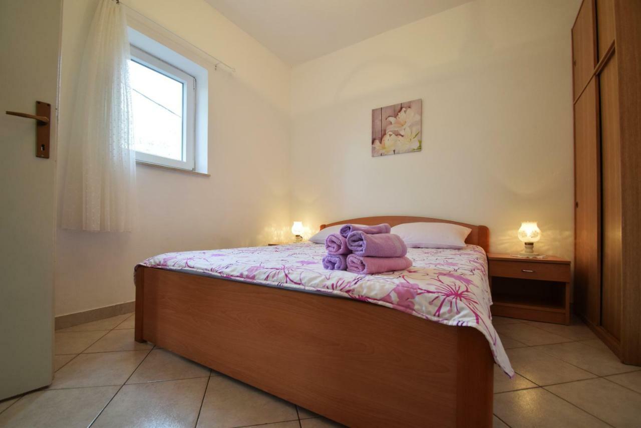 Apartmani 4 Palme Starigrad Paklenica Exteriér fotografie