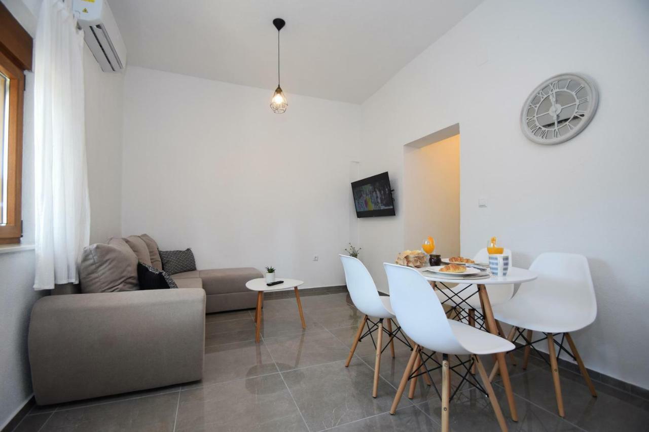 Apartmani 4 Palme Starigrad Paklenica Exteriér fotografie