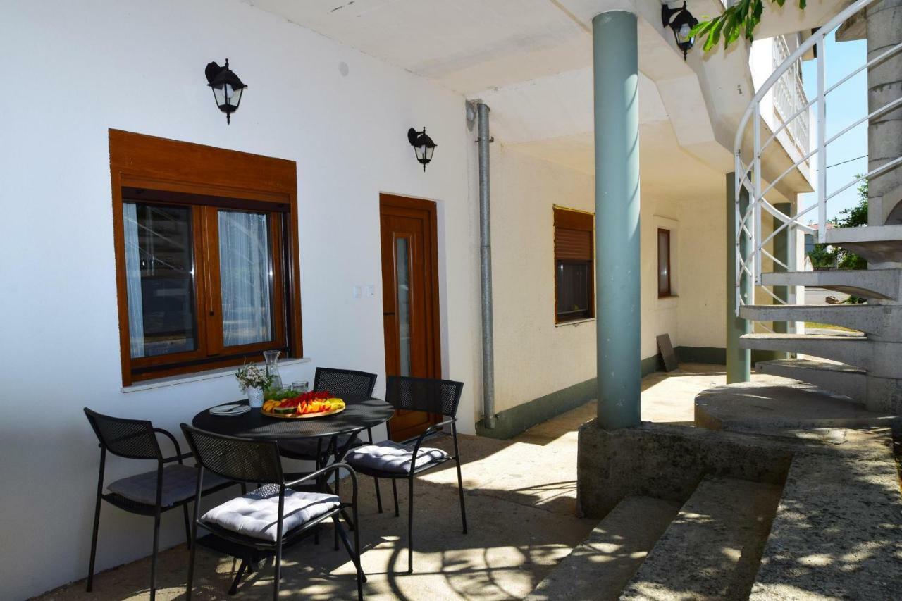 Apartmani 4 Palme Starigrad Paklenica Exteriér fotografie