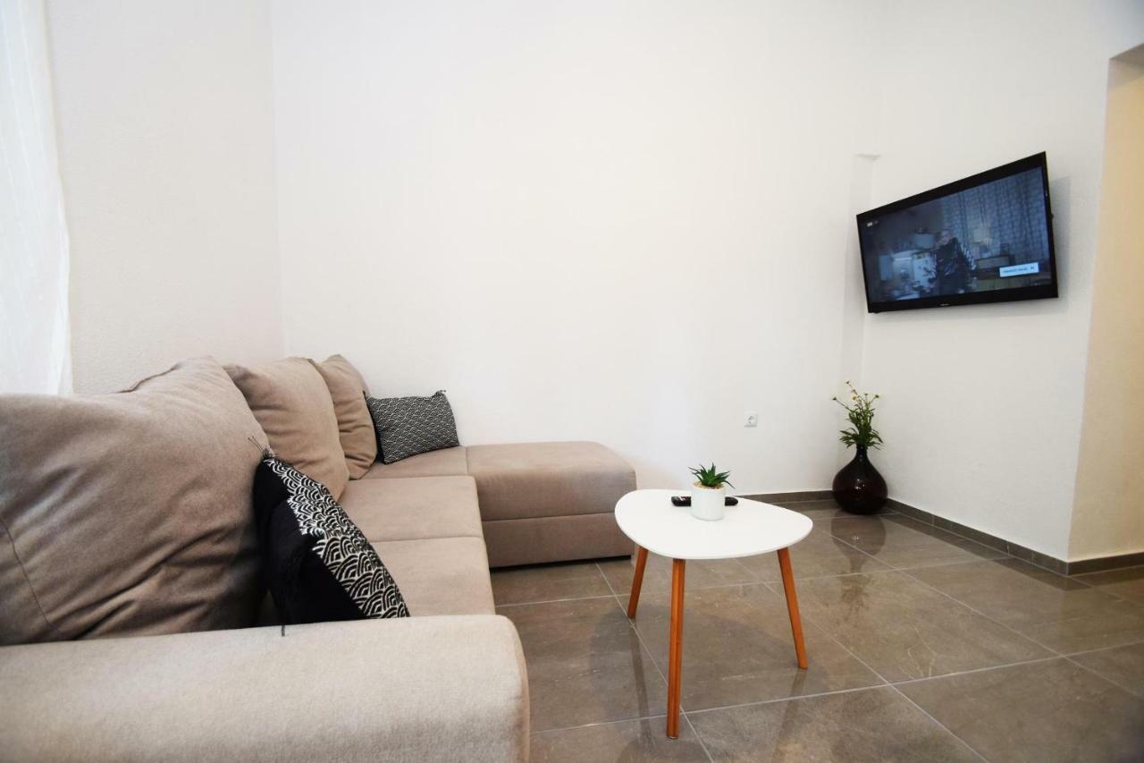 Apartmani 4 Palme Starigrad Paklenica Exteriér fotografie
